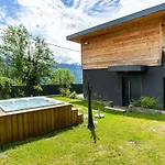 Plancherine, Recente Avec Jacuzzi Privatif Tatil Evi *